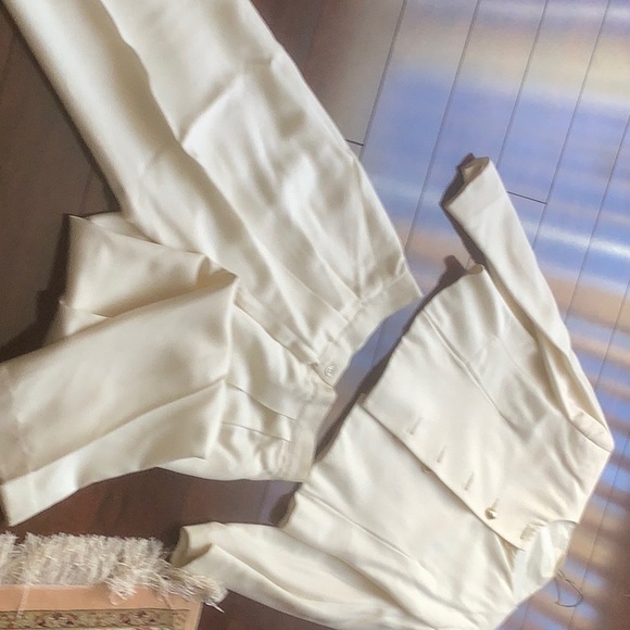 Ladies two piece suit - Picture 2 of 6